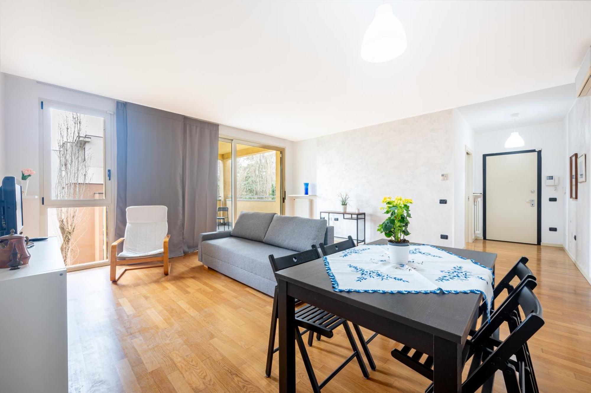 Balcony Bliss! Elegant Residency Parma