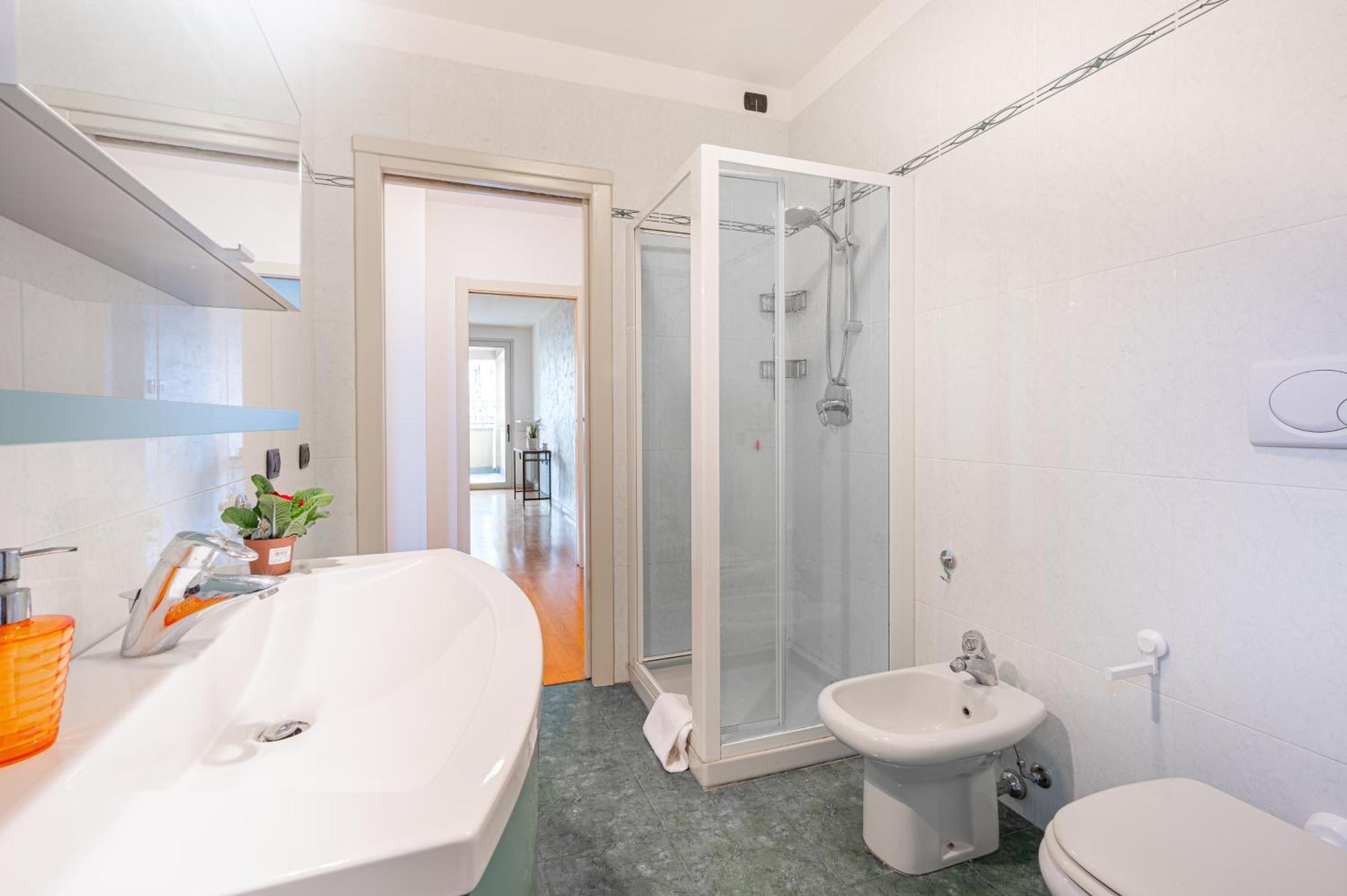 Balcony Bliss! Elegant Residency Apartment